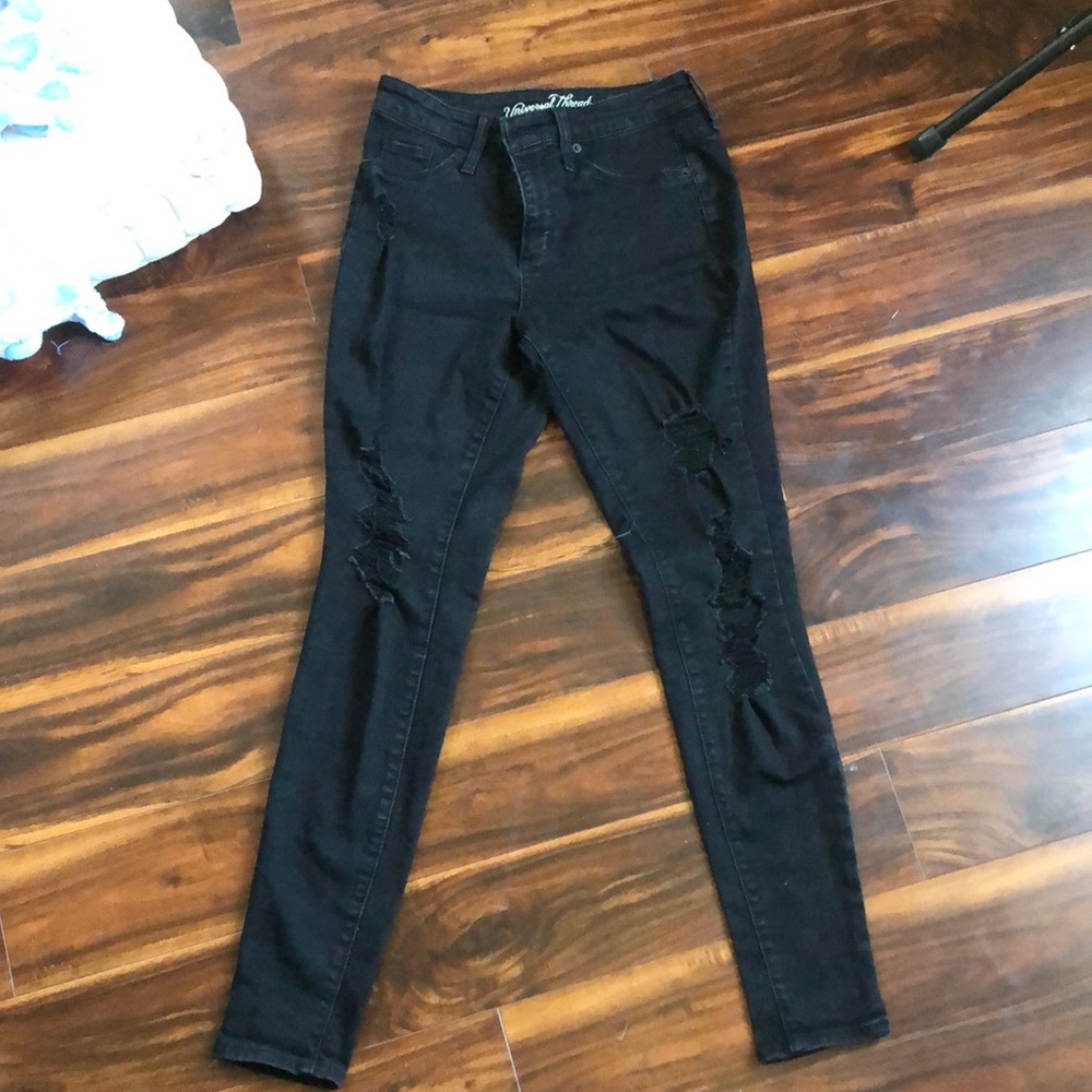Universal Threads (size 4 / 27R) black high rise distressed jegging